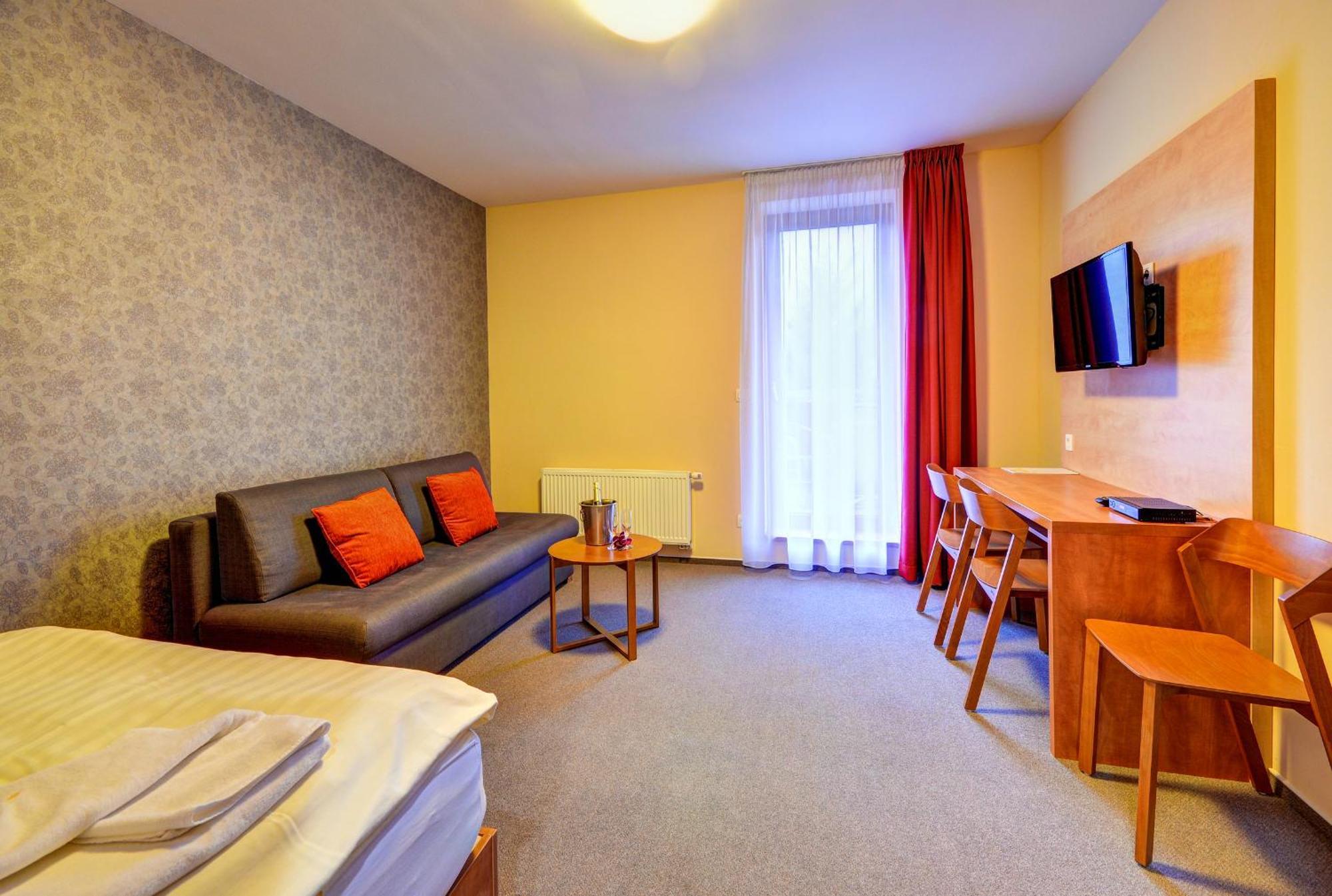 Hotel Toc Lipova Lazne Exteriör bild