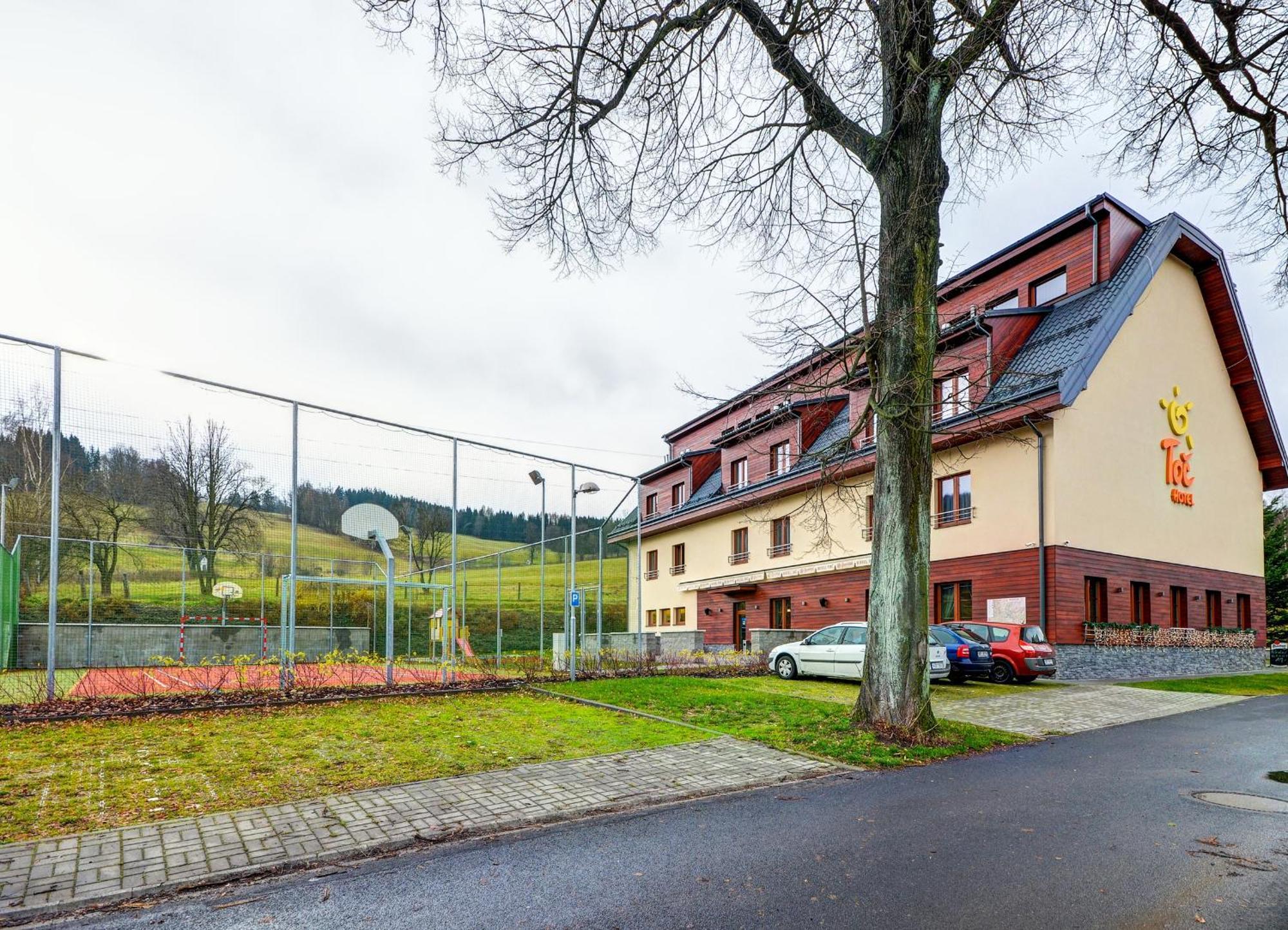 Hotel Toc Lipova Lazne Exteriör bild