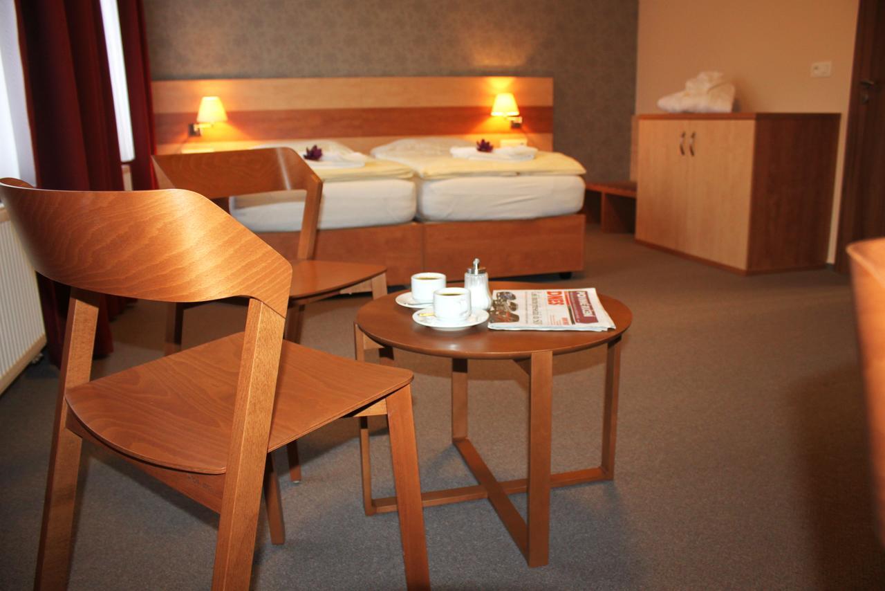 Hotel Toc Lipova Lazne Exteriör bild