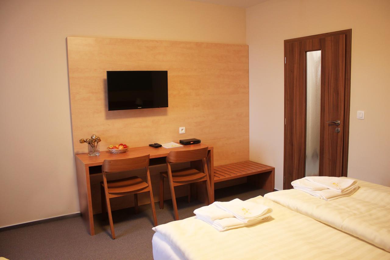 Hotel Toc Lipova Lazne Exteriör bild