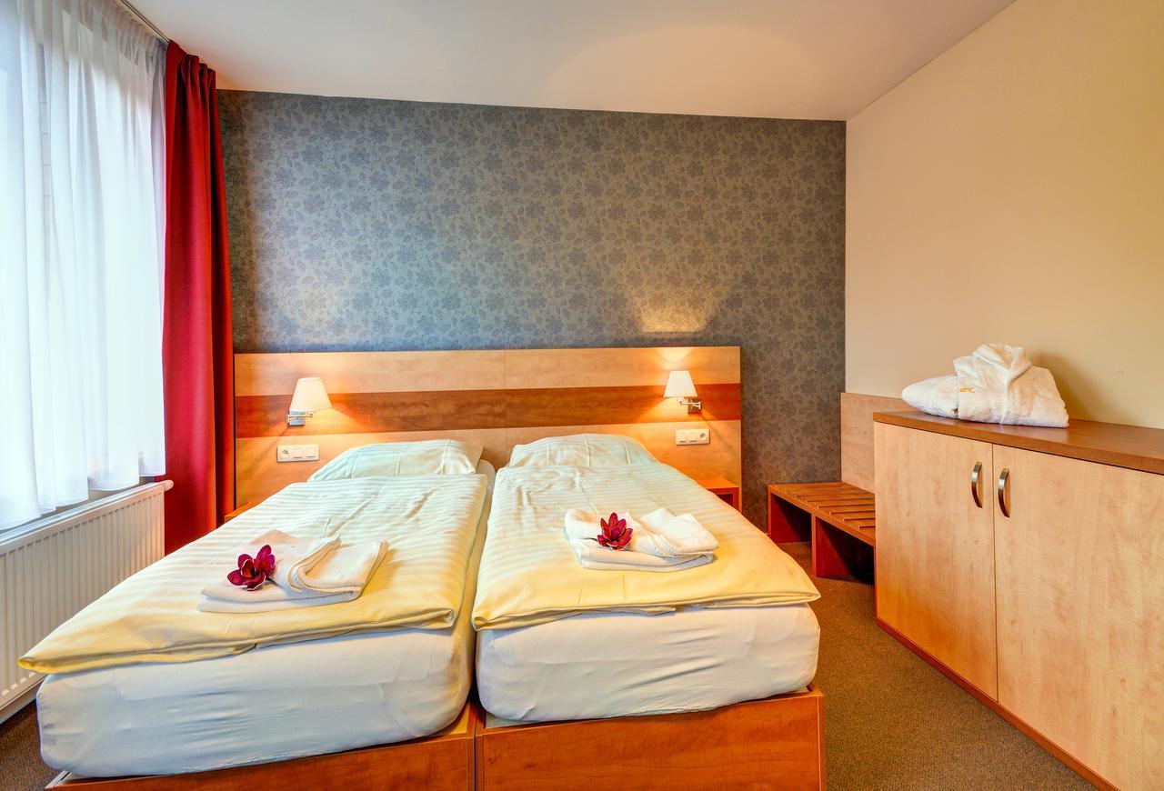 Hotel Toc Lipova Lazne Exteriör bild